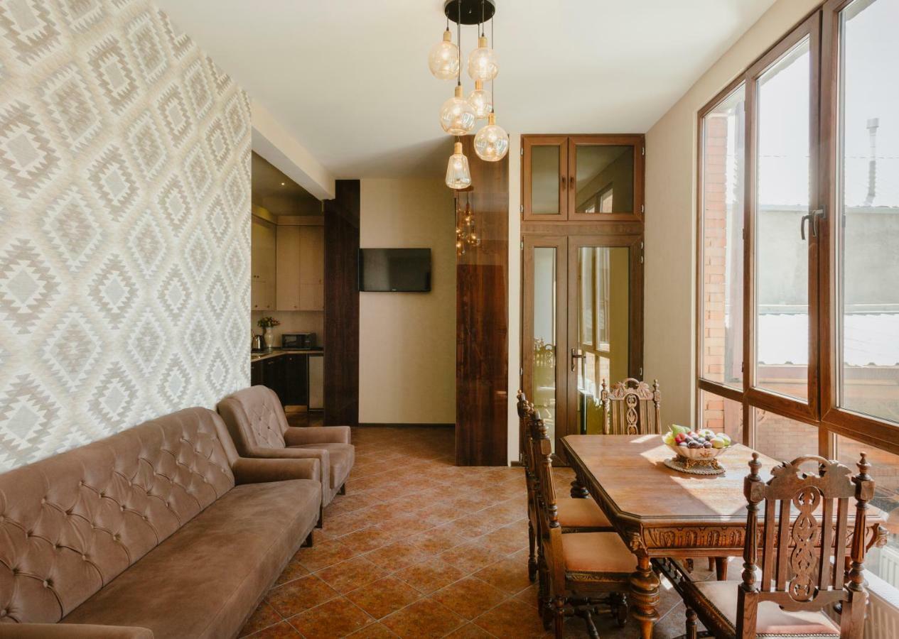 Brick Walls Гори Экстерьер фото